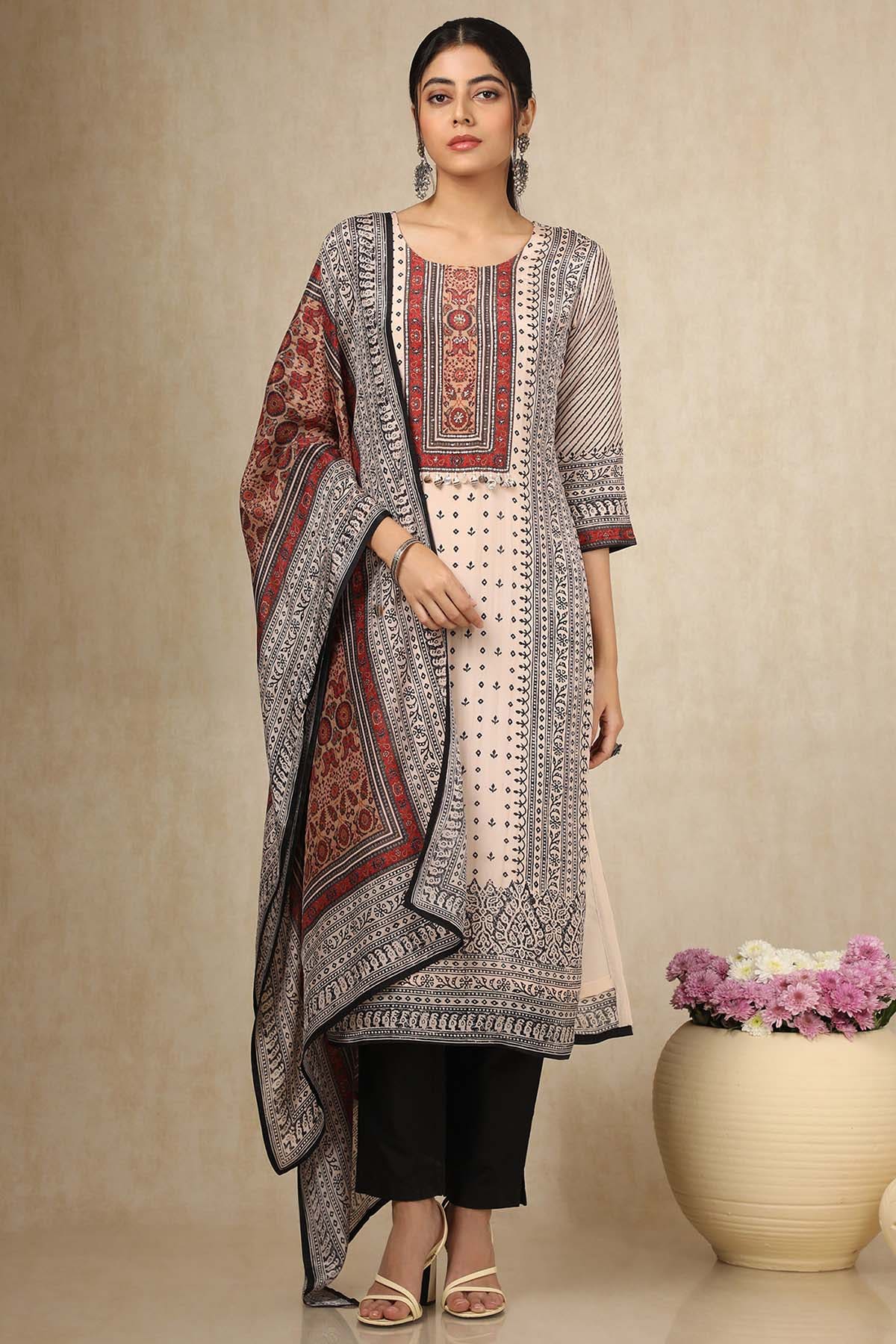 Cream Muslin Ethnic Motifs Suit Set With Sequins