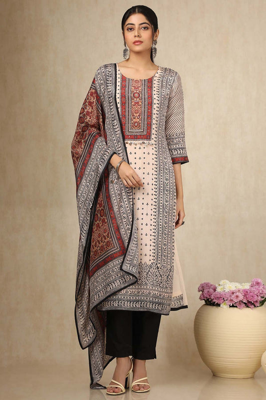 Cream Muslin Ethnic Motifs Suit Set With Sequins
